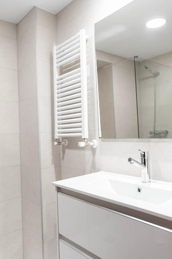 Funcional Y Renovado Apartamento En Iturrama Pamplona Bagian luar foto